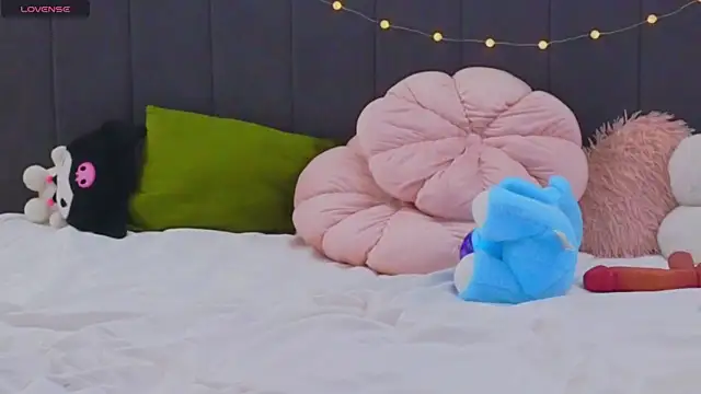 LauraMirage's cam snapshot