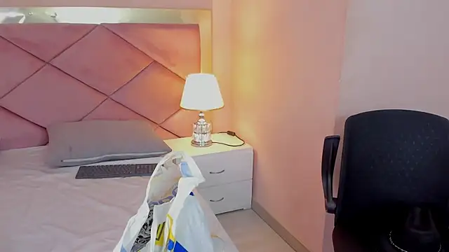 ZoeLuxs's cam snapshot