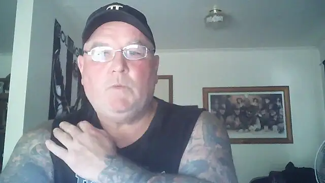 KINKYBLUEYES69's cam snapshot