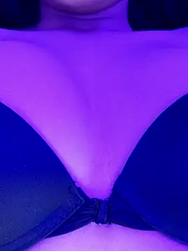 KARISHMA-STRIP's cam snapshot