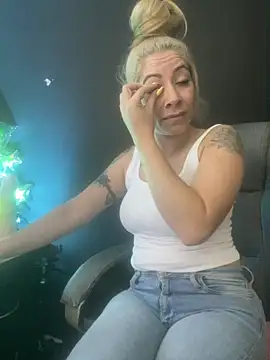 viktoria_davis_'s cam snapshot