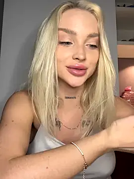 blonde_di's cam snapshot