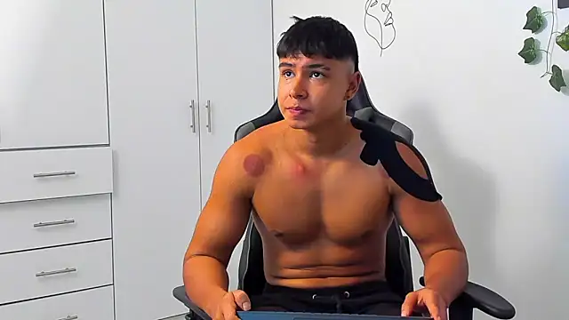 Bray_Kevin live sex cam