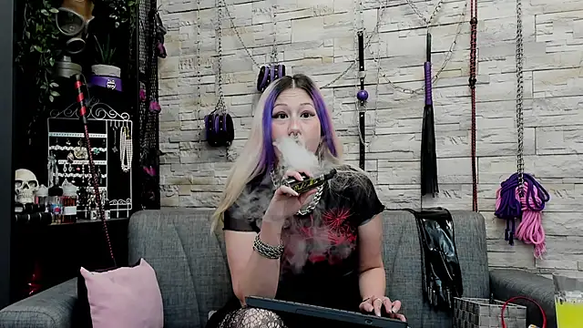 CruelMistress live sex cam