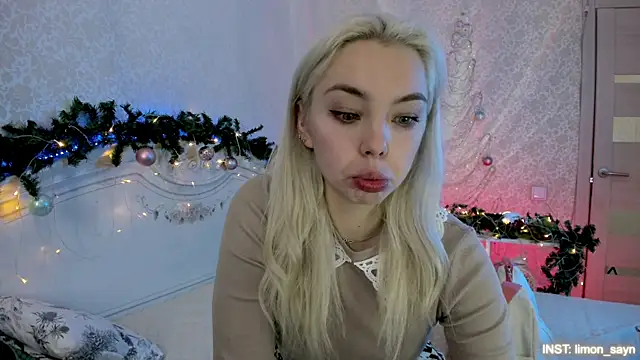 LillyMoure_ live sex cam
