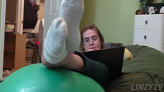 Linzy_19 live sex cam