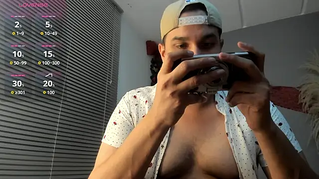 Latin_boy_surprisee's cam snapshot