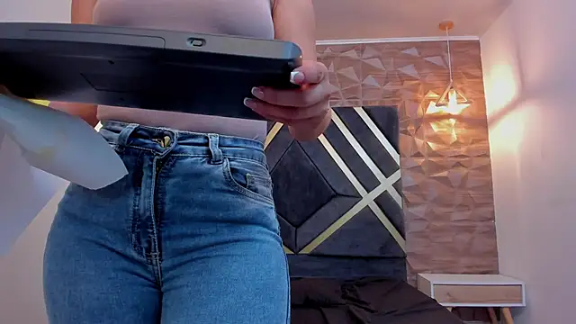 Alana_cox_'s cam snapshot