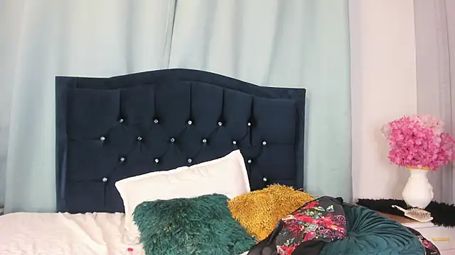 Inaya_Khalifa's cam snapshot