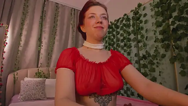 Love_is_Lola's cam snapshot