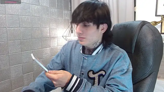 Iantwink18 live sex cam