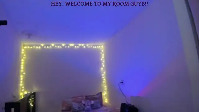 curly-megan's cam snapshot