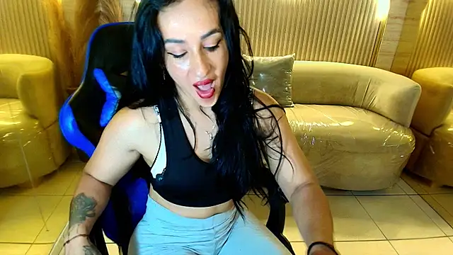 charlotte_r_'s cam snapshot