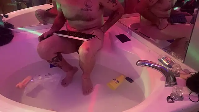 JoKeOff_J live sex cam