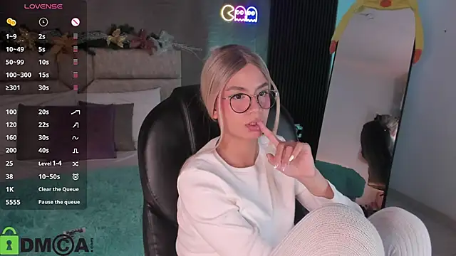 Arinextdoor's cam snapshot