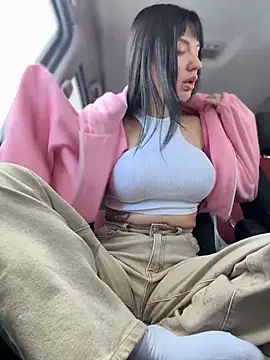 JulliaVegas live sex cam