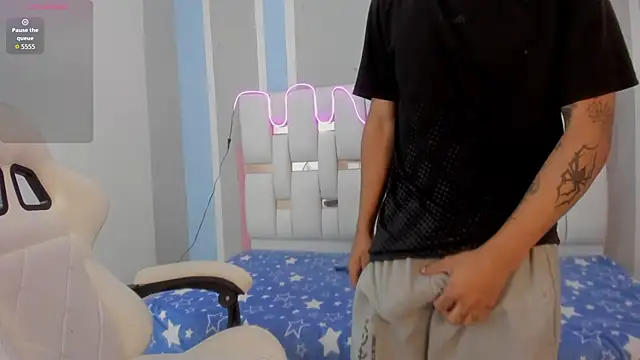 AndyKings_1's cam snapshot