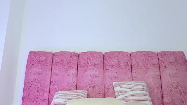 emmacurvy's cam snapshot