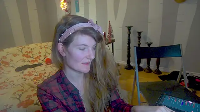 YourFavCanadianMILF's cam snapshot