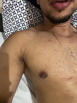 MoreninhoMagrinho live sex cam