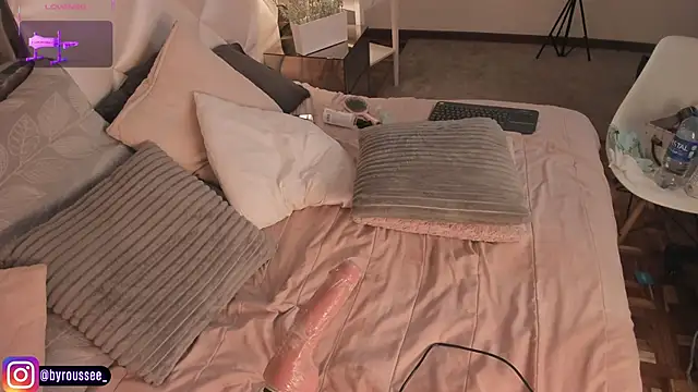 KimRoussee's cam snapshot