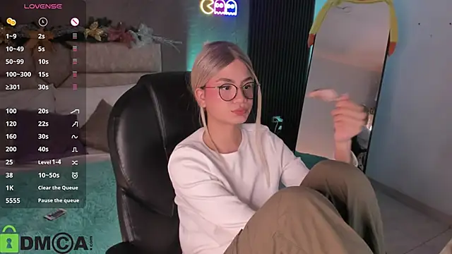 Arinextdoor's cam snapshot