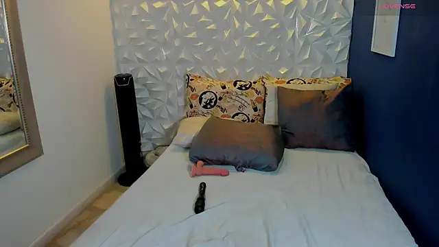 _kira_foxx's cam snapshot