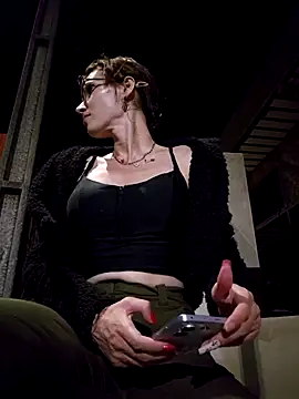 Irresistible24 live sex cam