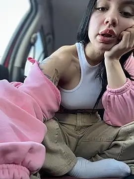 JulliaVegas live sex cam