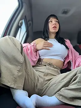 JulliaVegas live sex cam