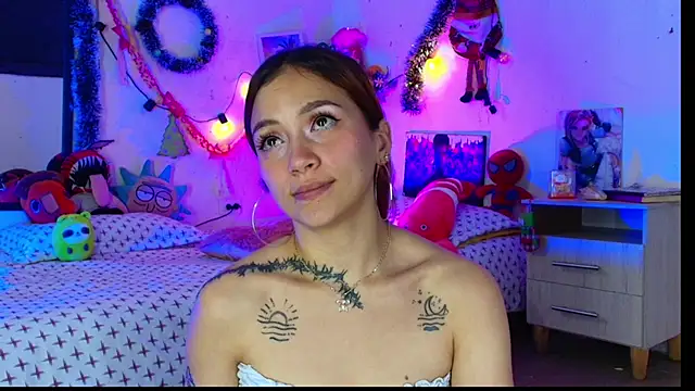 alisson_zafiro_'s cam snapshot