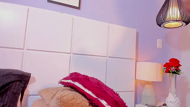 ElizabethBell_'s cam snapshot