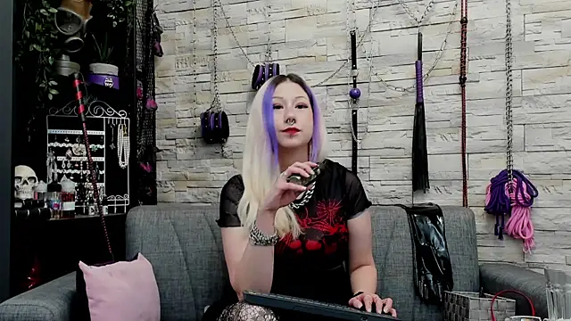 CruelMistress live sex cam