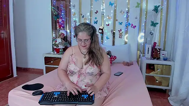 AnyelaGitanaMature live sex cam