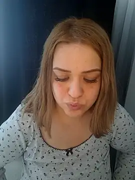 TrueMyLife live sex cam