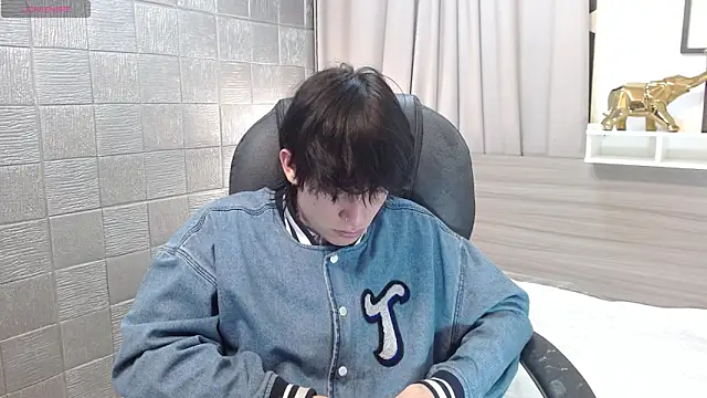 Iantwink18 live sex cam