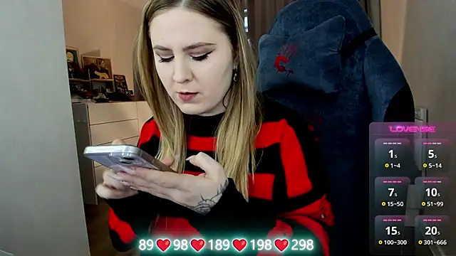 Olivia_Munk's cam snapshot