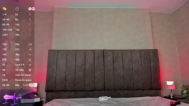 LanaMills_'s cam snapshot