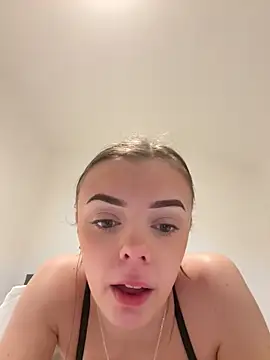 cutietootie02 live sex cam