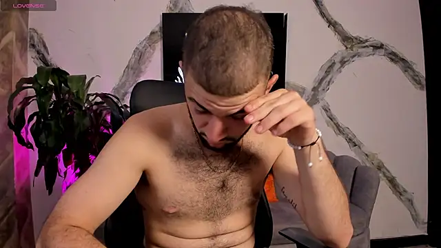 MaximusClark live sex cam