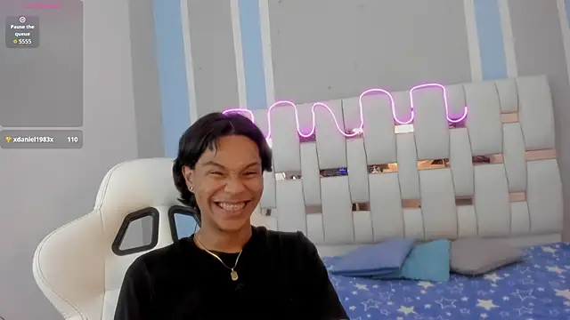 AndyKings_1's cam snapshot