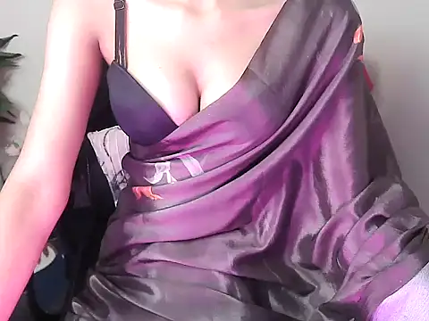 lo_e_shreya's cam snapshot