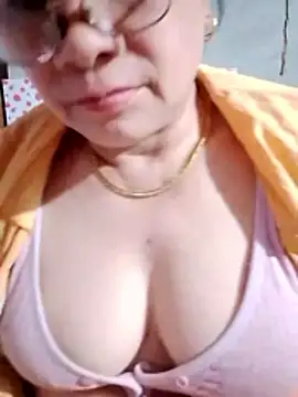 small-house123's cam snapshot