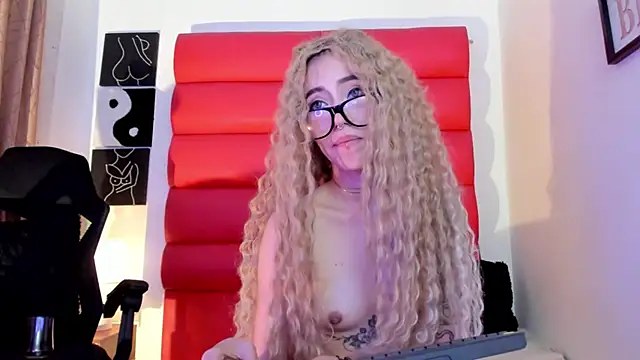 Oliviamonroex18's cam snapshot