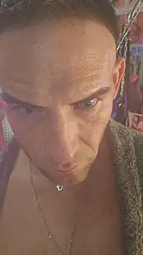 luvs2cumm69 live sex cam