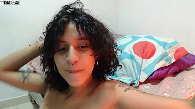 AlinaWoolf_'s cam snapshot