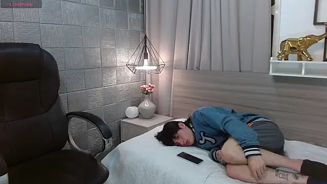 Iantwink18 live sex cam