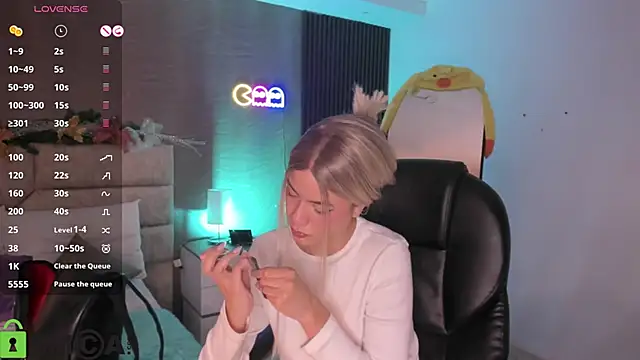 Arinextdoor's cam snapshot