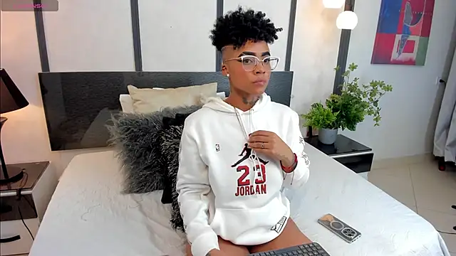 LuciaWallace's cam snapshot