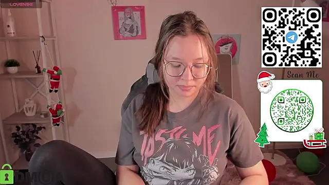 Nuura_Moore's cam snapshot